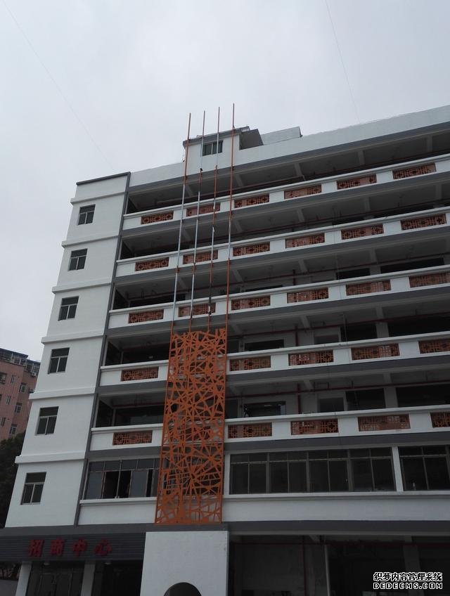 鋁單板在各部位的效果都是桿桿的！